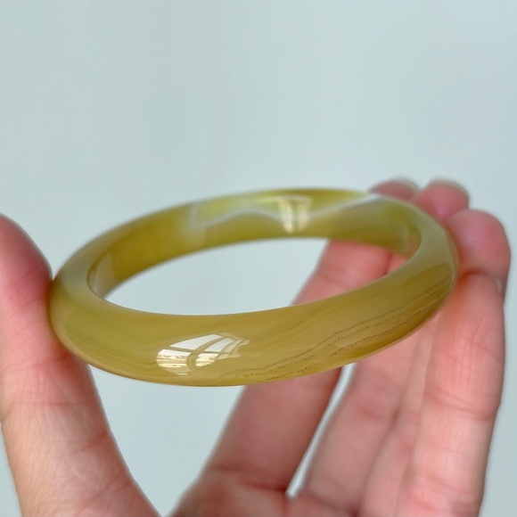 56mm Natural Yellow Agate Round Bangle BA125 - Picture 7 of 9